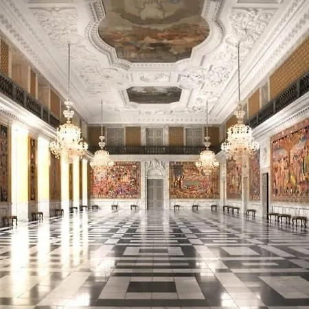 Stylish 2br Flat By The Marble Church *