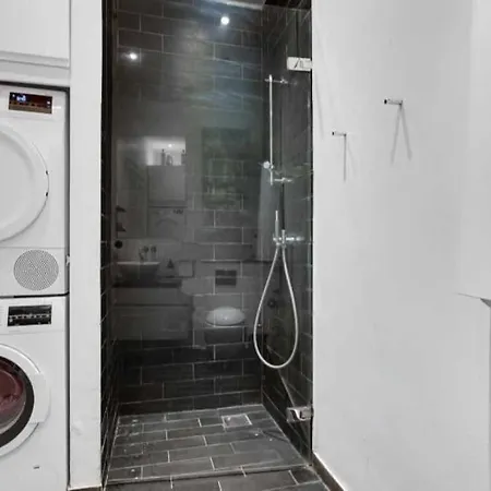 Stylish 2br Flat By The Marble Church Lejlighed København