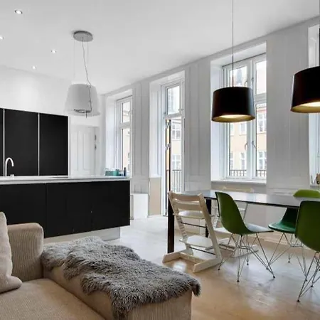Stylish 2br Flat By The Marble Church Lejlighed