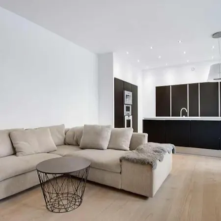 Stylish 2br Flat By The Marble Church Apartment Kopenhagen